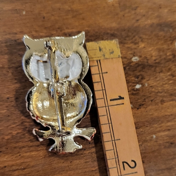 Vintage Enamel Owl Gold Tone Brooch Pin with Green Cabochon Eyes - Picture 3 of 3